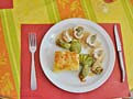  Andon Chez-Nous photo andon-dining0010b.jpg (46 k)