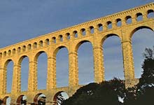  Roquefavour Aqueduct photo roquefavour87099s.jpg (11.288 k)
