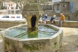 Bedoin's Place de la Bourgade fountain