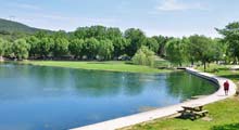 Strolling beside the lake of Besse
