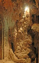  Villecroze Grotto photo villecrozegr0042s.jpg (7 k)