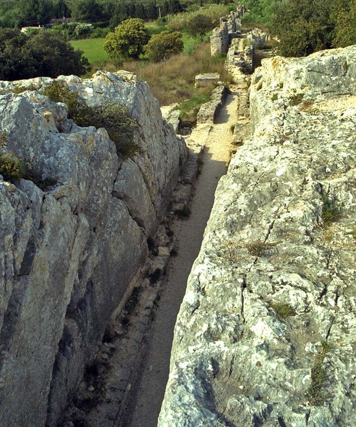 Barbegal Aqueduct photo barbegal-aqueduct076b.jpg