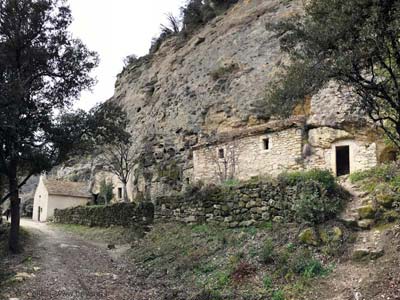 First cliff-front dwellings and chapel
