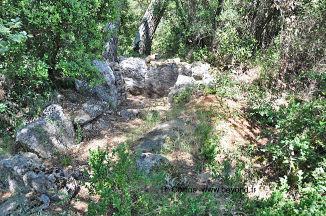  Boussi&egrave;re Dolmen photo boussiere-dolmen0015b.jpg