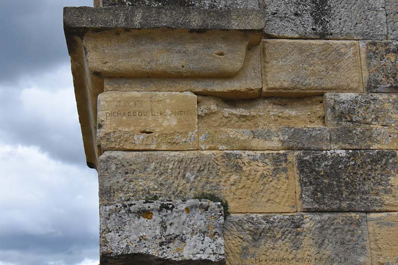  Pont du Gard History photo pont-du-gard-symbols0008b.jpg