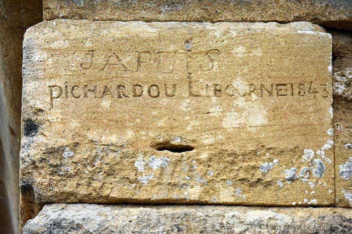  Pont du Gard History photo pont-du-gard-symbols0009b.jpg