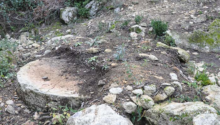  Roman Millstones St-Quentin-la-Potèrie photo roman-millstones-st-quentin0007b.jpg