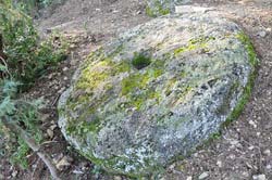  Roman Millstones St-Quentin-la-Potèrie photo roman-millstones-st-quentin0035b250.jpg