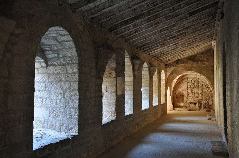 Saint Guilhem-le-Désert Abbey photo st-guilhem-desert-abbey0033b.jpg