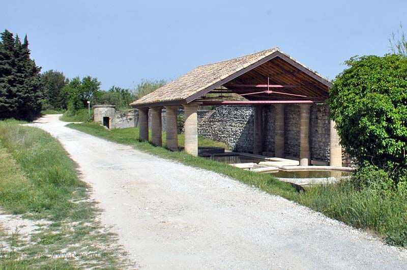  Saint Hilaire-Ozilhan Lavoir photo st-hilaire-ozilhan-lavoir0001b.jpg