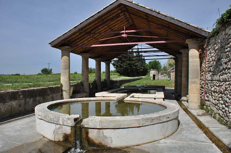  Saint Hilaire-Ozilhan Lavoir photo st-hilaire-ozilhan-lavoir0026b.jpg