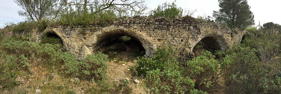  Pont du Gard History photo vers-gard-aqueduct-pano0001b.jpg