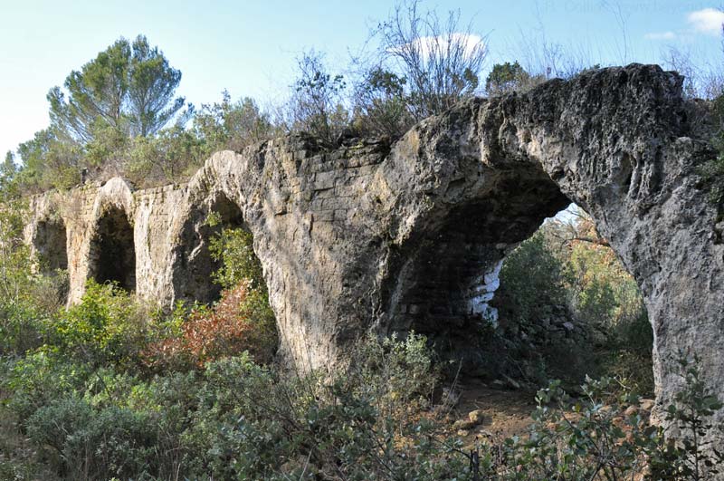  Pont du Gard History photo vers-gard-aqueduct0055b.jpg