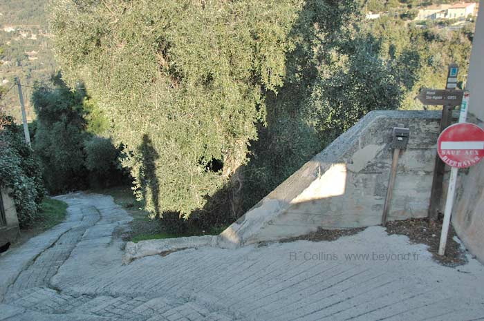  GR51 Menton photo gr51castellar0004b.jpg