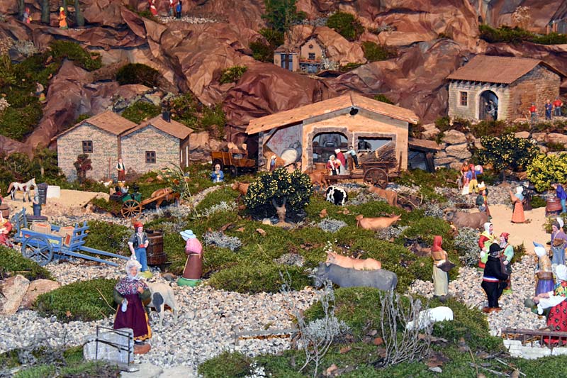  Santons Grignan Collegiale photo grignan-creche-collegiale0049b.jpg