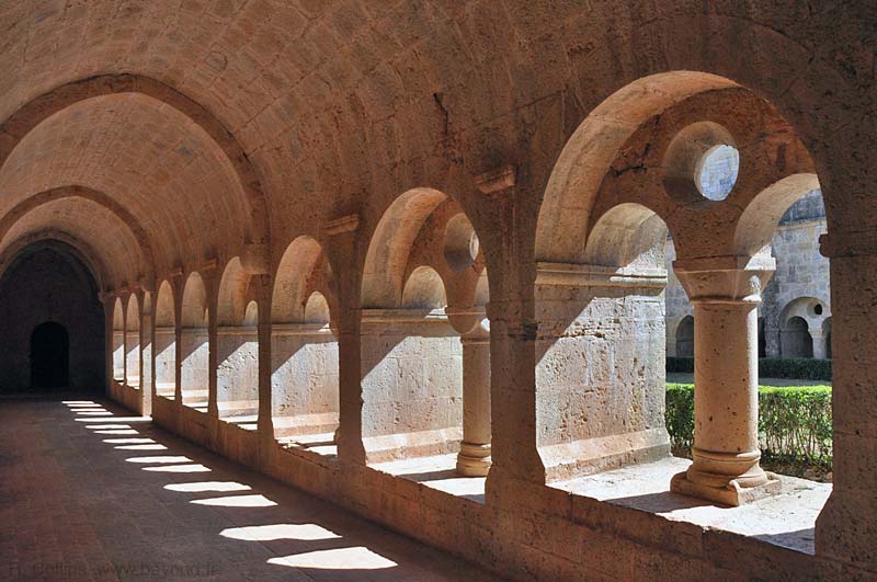  Cloisters 2 photo thoronet-abbey-cloister0058b.jpg