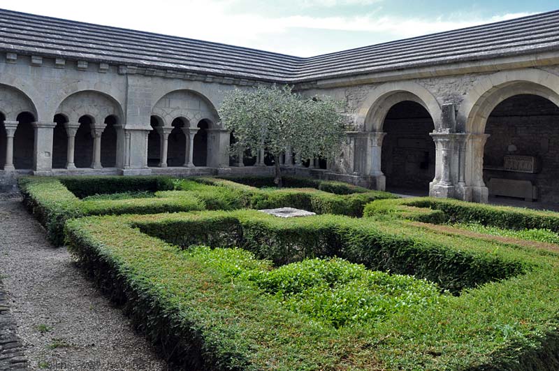  Cloisters 2 photo vaison-romaine-cloister0034b.jpg