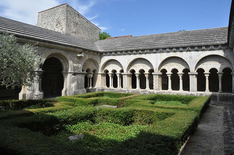  Cloisters 2 photo vaison-romaine-cloister0038b.jpg