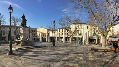 Place Saint-Louis in Aigues-Mortes