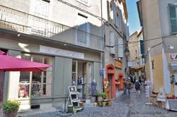 Anduze Rue Droite, leading in to