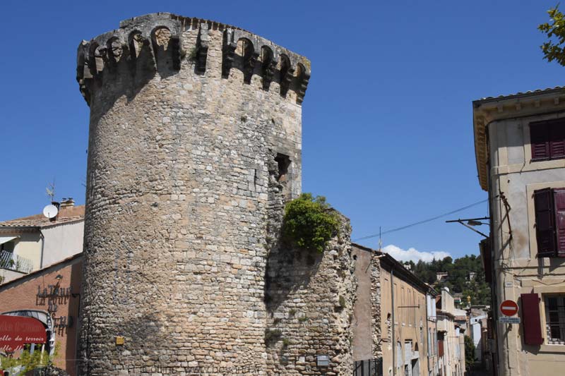  Apt photo apt0098b.jpg