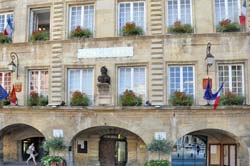 Bagnols-sur-C&egrave;ze Hotel de Ville