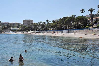 The sandy Plage des Fourmis beach