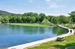 Strolling beside the lake of Besse