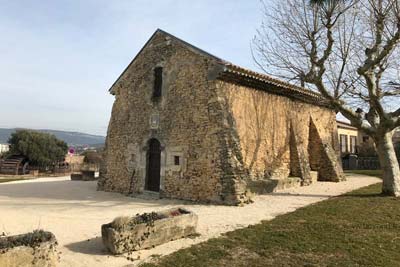 Small but solid Chapelle des Trois