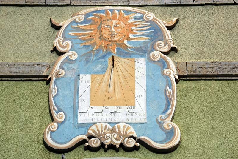  Castellane photo castellane-sundial0014b.jpg