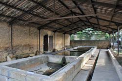 Covered lavoir just south of Castillon
