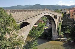 C&eacute;ret' 14th-century <i>Pont du