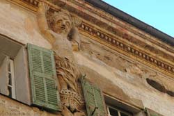 Cotignac cariatides sculptures 