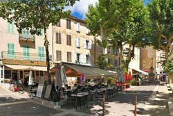The top end of Cours Gambetta
