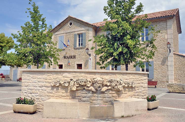  Crillon-le-Brave photo crillon-brave0031b.jpg