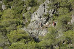 Hikers on the Cros d'Utelle trail