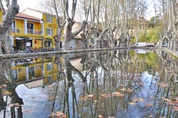 Cucuron bassin <i>etang</i> on