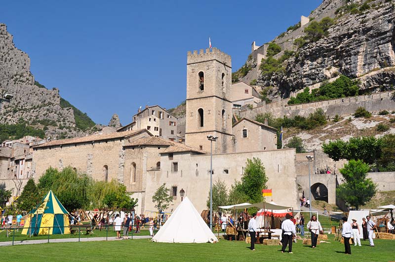  Fortified Villages photo entrevaux-festival0172b.jpg