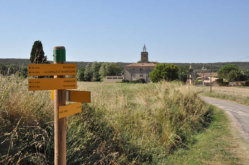 Hiking junction signpost at the cemetery