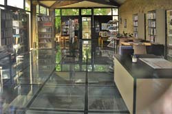 The Gaujac library, open Monday and