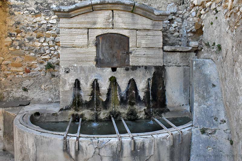  Gigondas photo gigondas-lavoir0008b.jpg