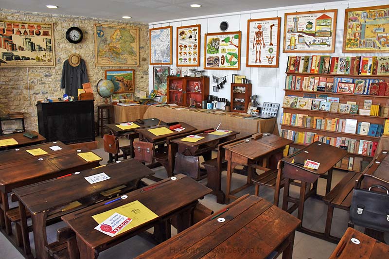  Gigondas photo gigondas-schoolroom0006b.jpg