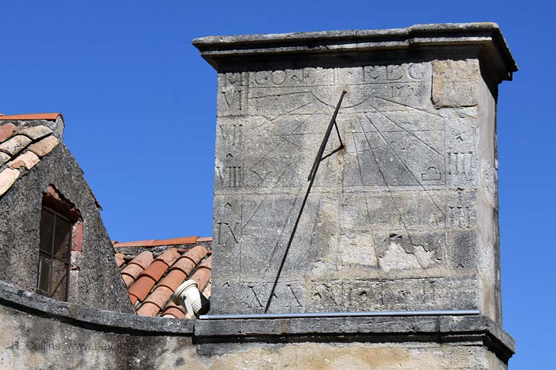  Gigondas photo gigondas-sundial0006b.jpg