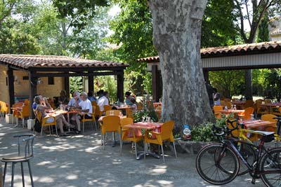 Canal-side restaurant terrace in Homps