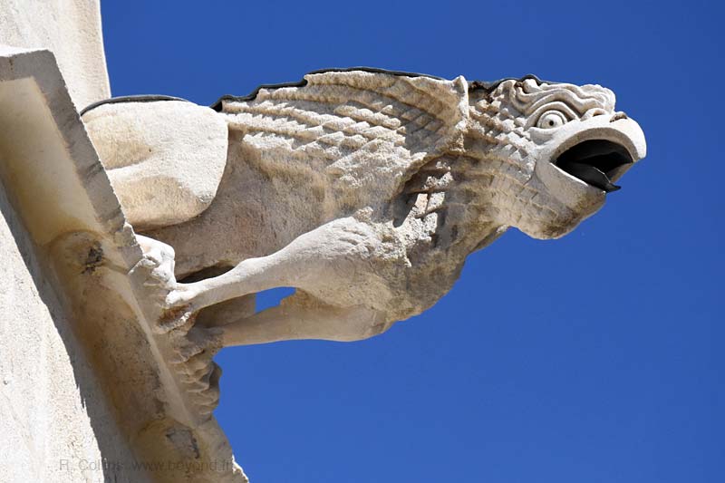  Isle-sur-la-Sorgue photo isle-sur-sorgue-gargoyle0004b.jpg