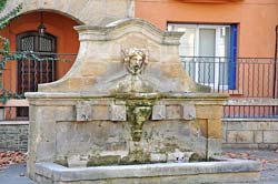 Jouques 4-spigot fountain, Bvd de