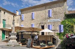 La Petite Auberge de Lussan, on