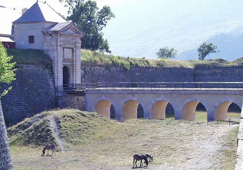  Fortified Villages photo mont-dauphin0001b.jpg