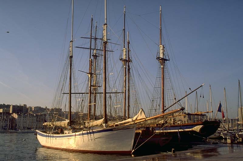  Marseille Old Port photo marseille-port081b.jpg