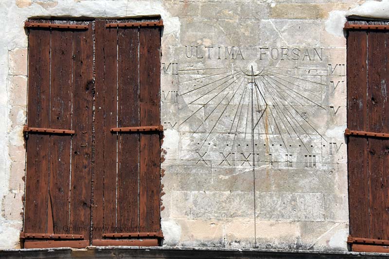  Ménerbes photo menerbes-sundial0011b.jpg